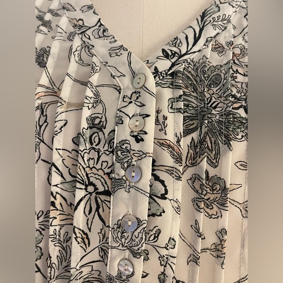 Rose & Olive Women’s Floral Top - Black and Cream | Size 1X - Picture 3 of 8